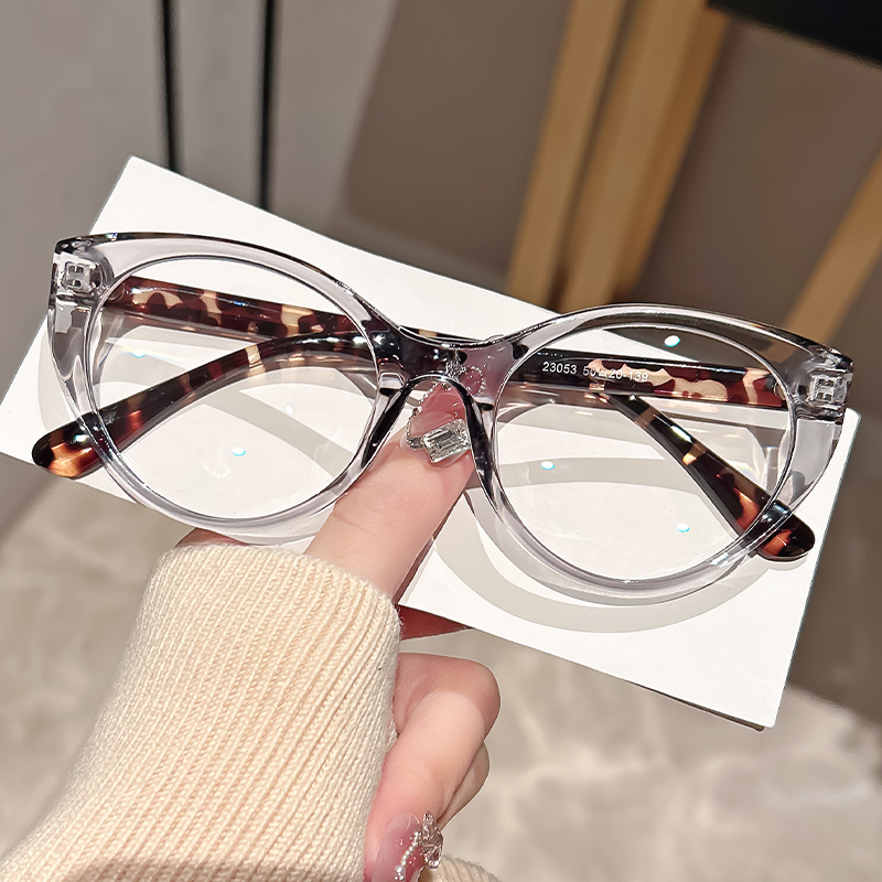 Fashionable and retro small-fr - Photography Street 评论和价格