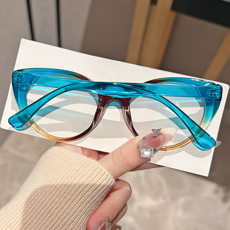 Fashionable and retro small-fr - Photography Street 评论和价格