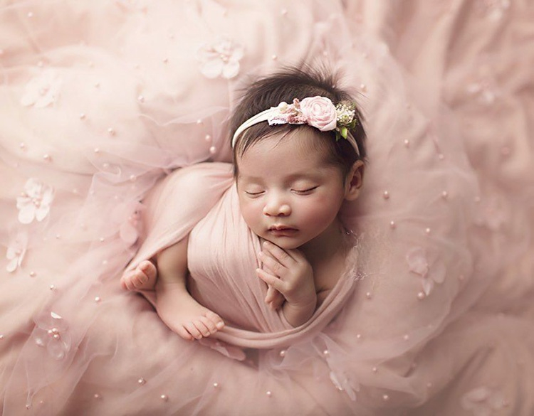 Newborn Photography  Wrap  Bla - Photography Composition 评论和价格