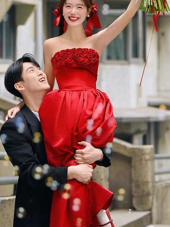 2025 New Red Strapless Floral  - Photography Street 评论和价格